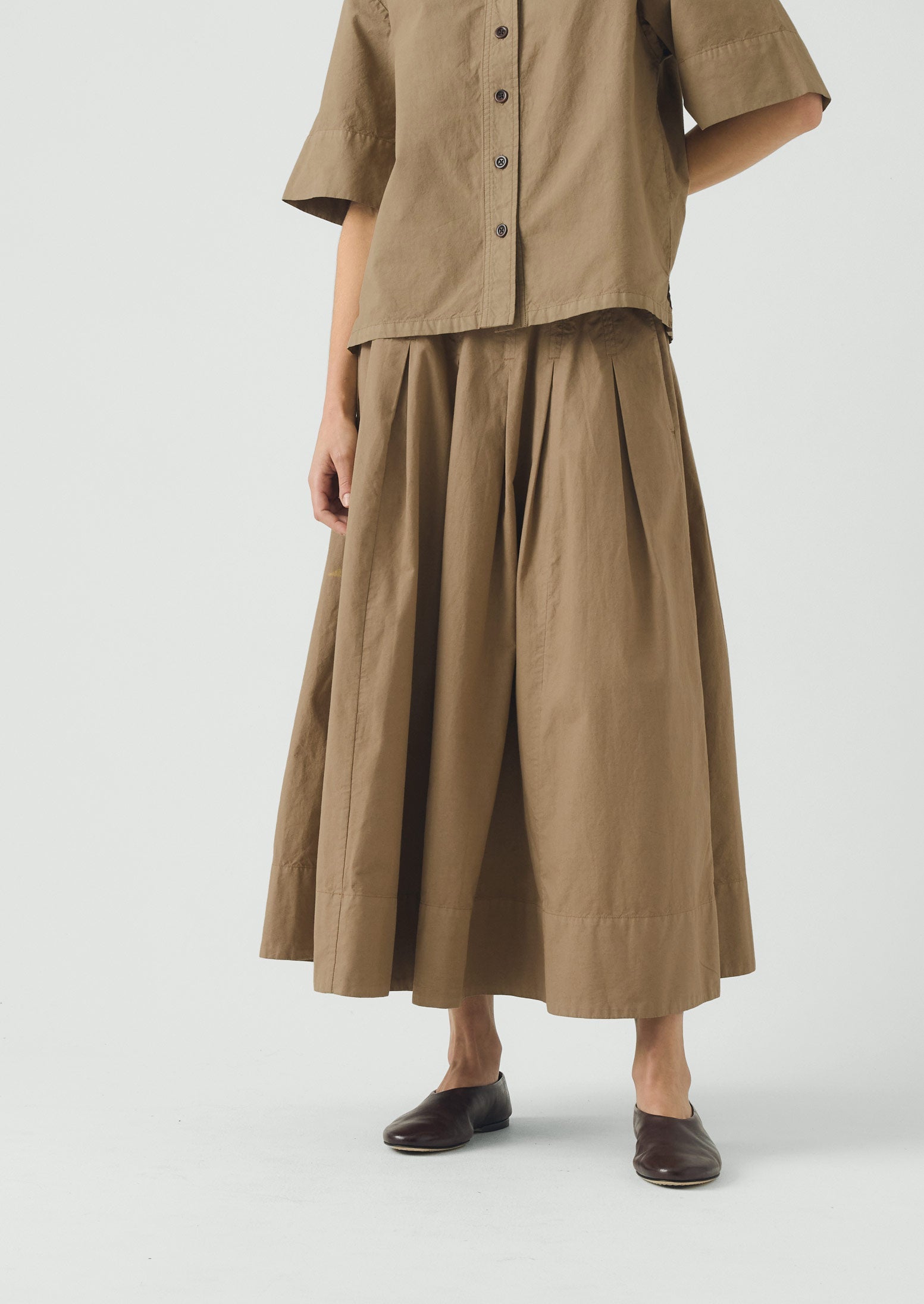 Pleated Cotton Linen Poplin Skirt | Ash Brown | TOAST