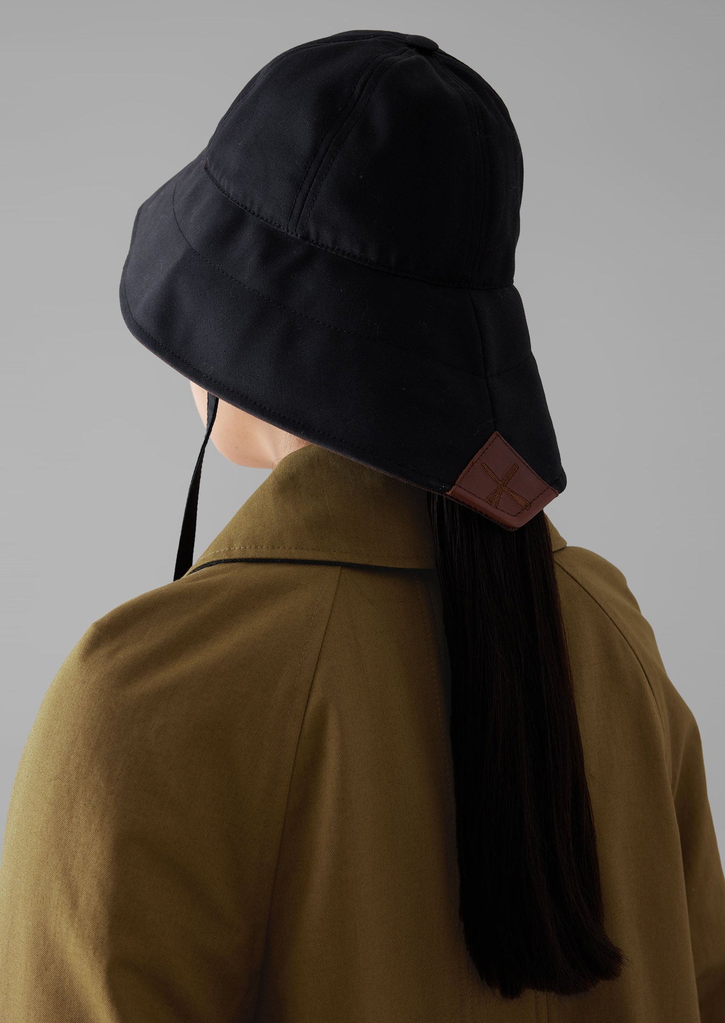 Beton Cire Contrast Rain Hat | Black/Brown