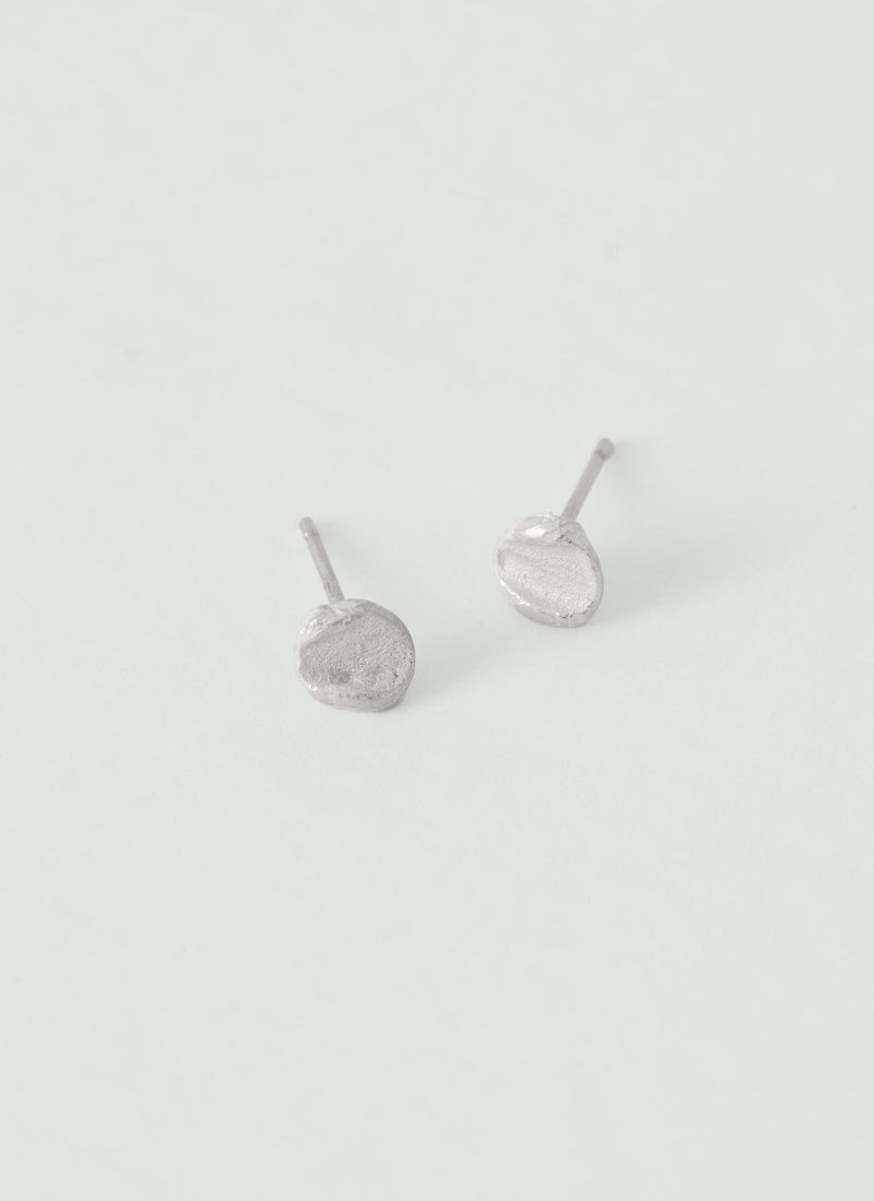 Emily Nixon Eolith Silver Earrings | Silver