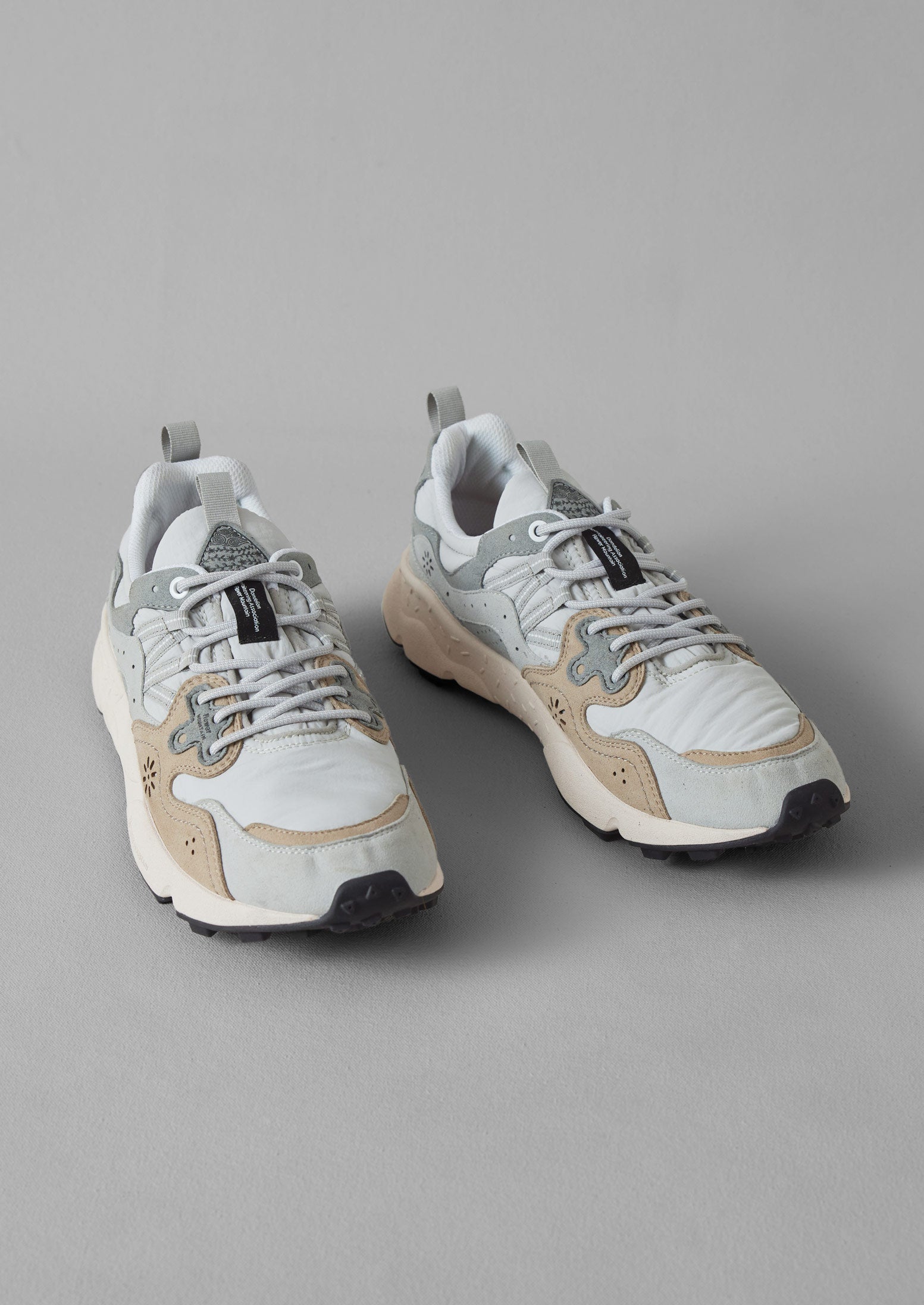 エンザイン フローラ Flower Mountain Yamano Panelled Sneakers | Light Grey | TOAST