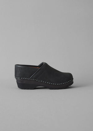 Troentorp Nubuck Closed Clogs | Black