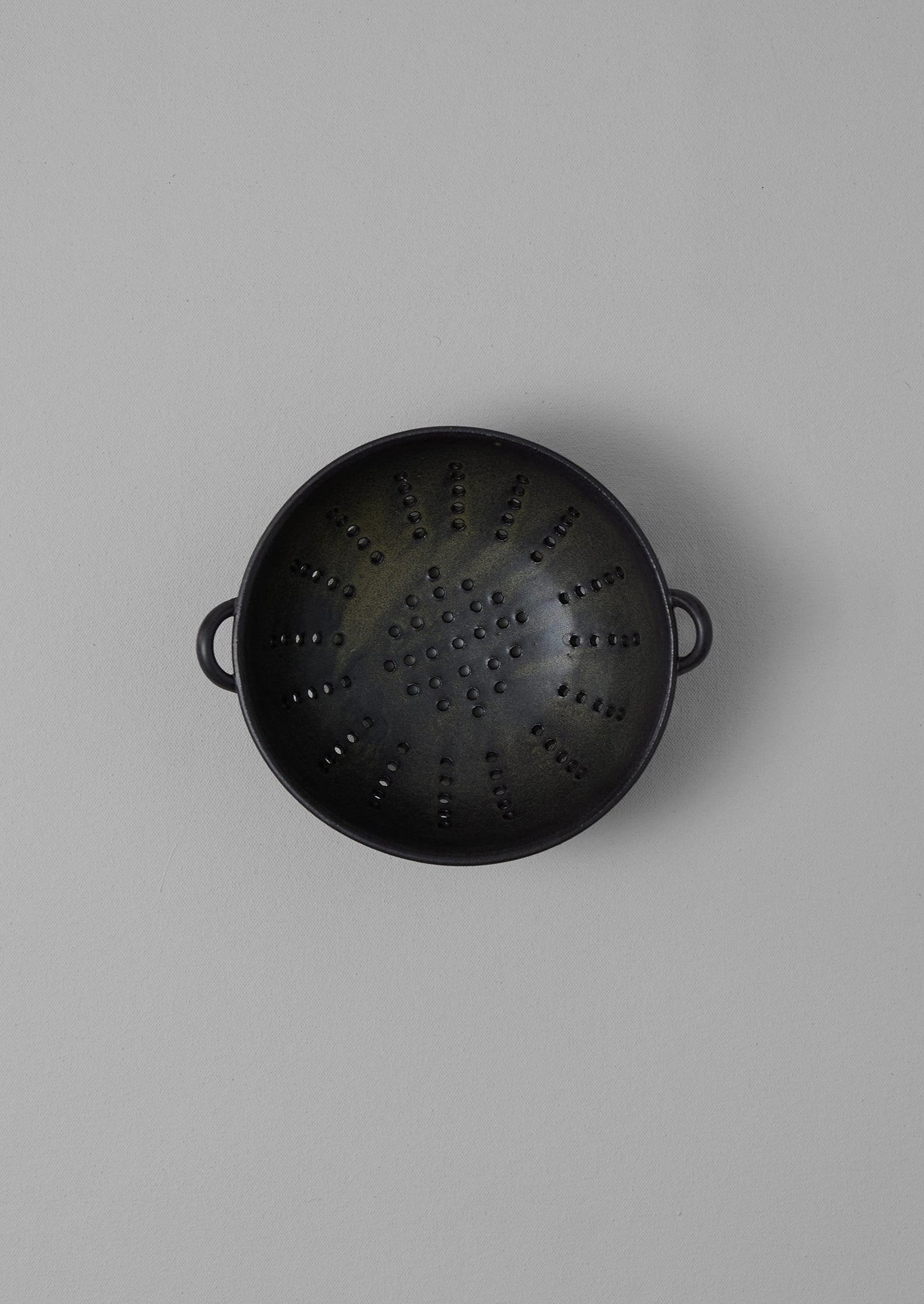 Carla Murdoch Berry Colander | Charcoal