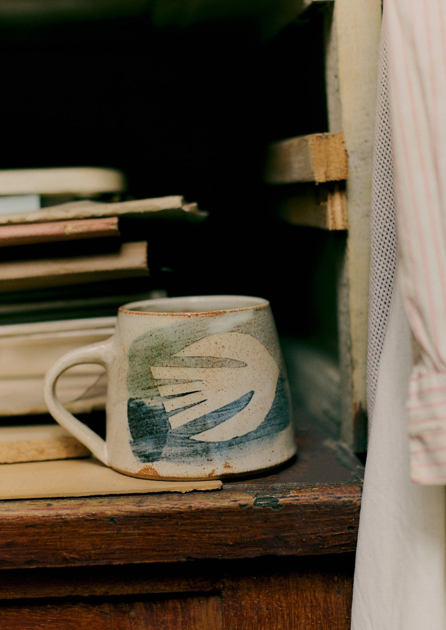 Gilliflower Pottery Bird Mug | White/Blue