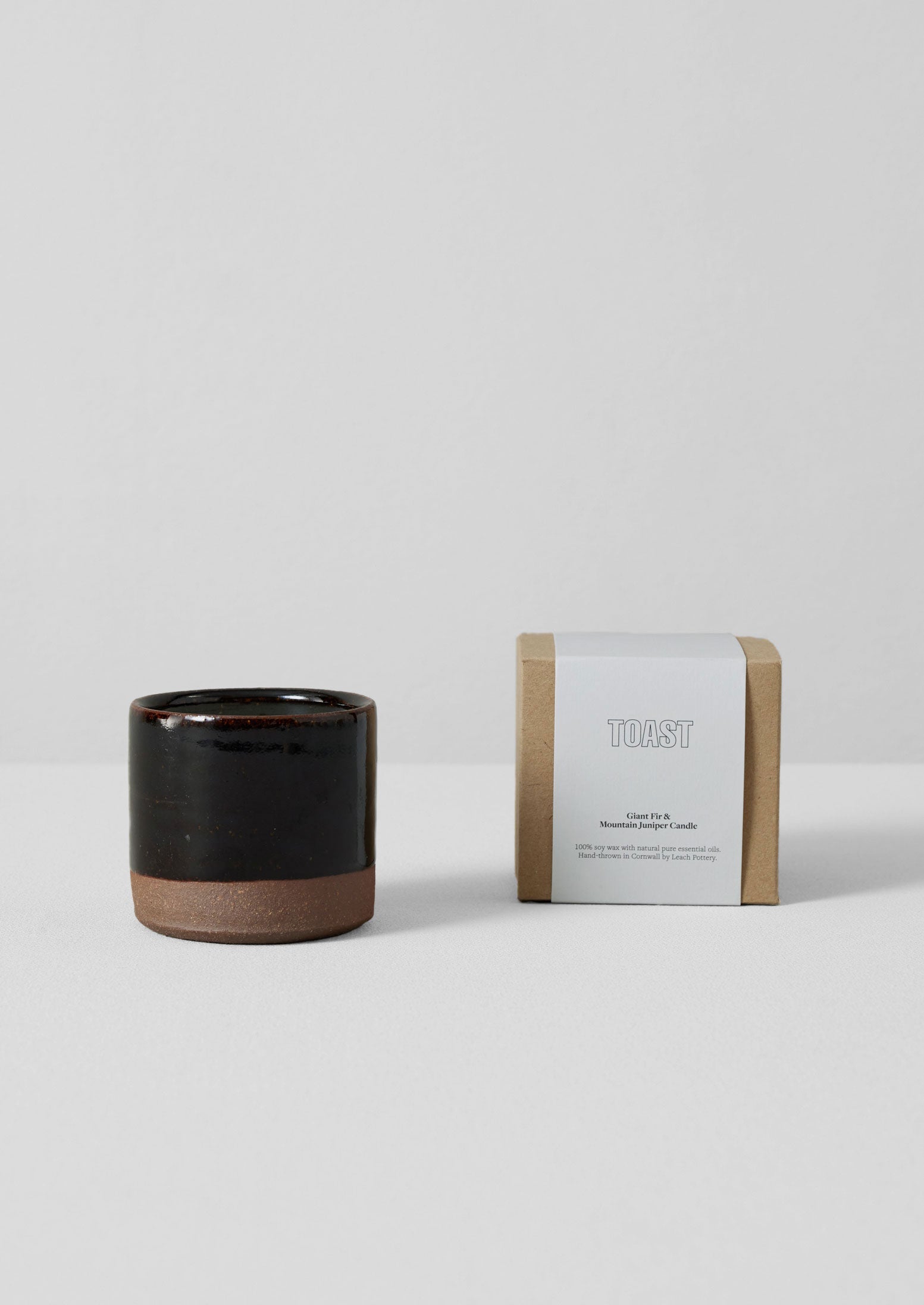 Toast Fir and Juniper Candle - Thumbnail 2