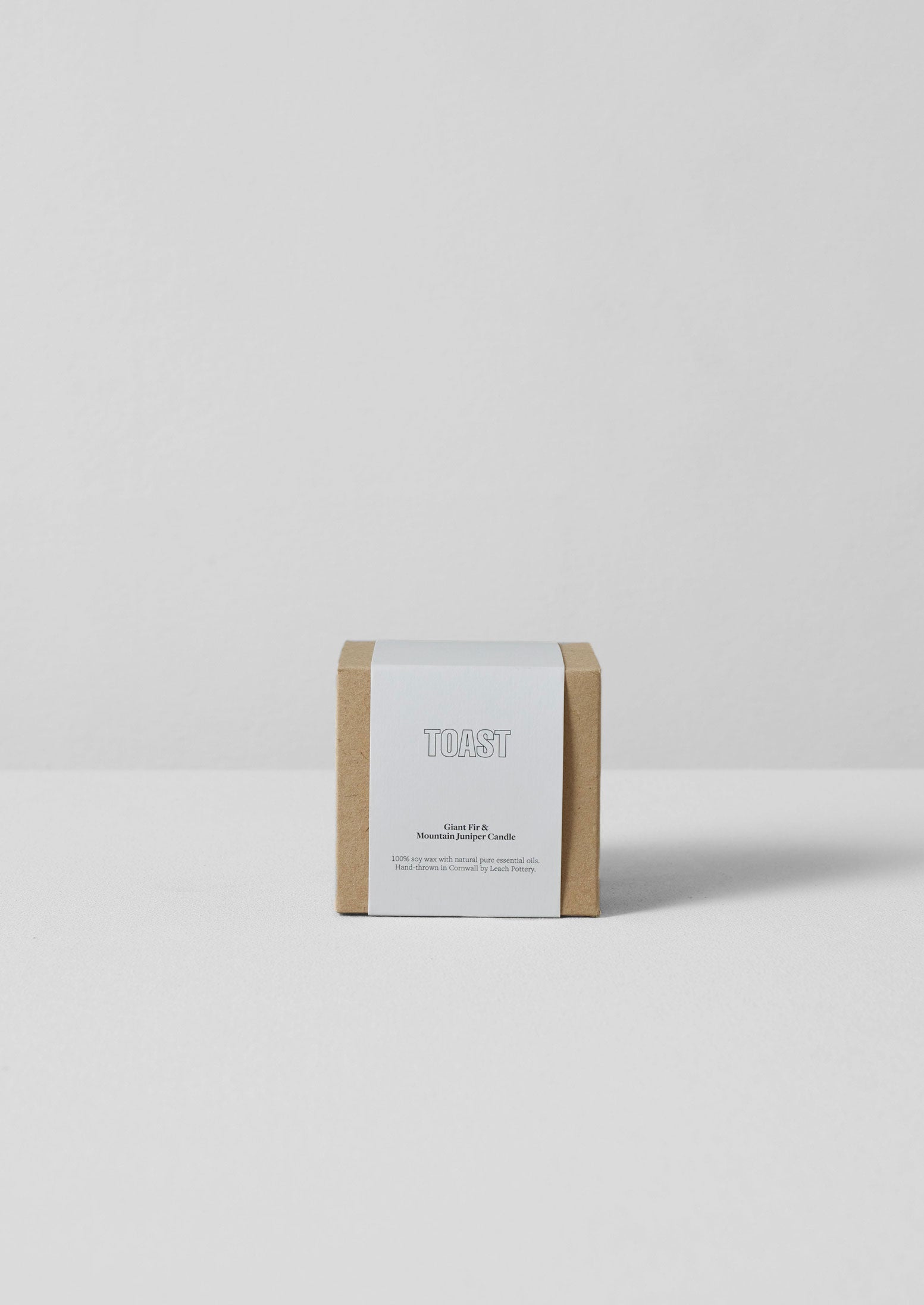 Toast Fir and Juniper Candle - Thumbnail 3