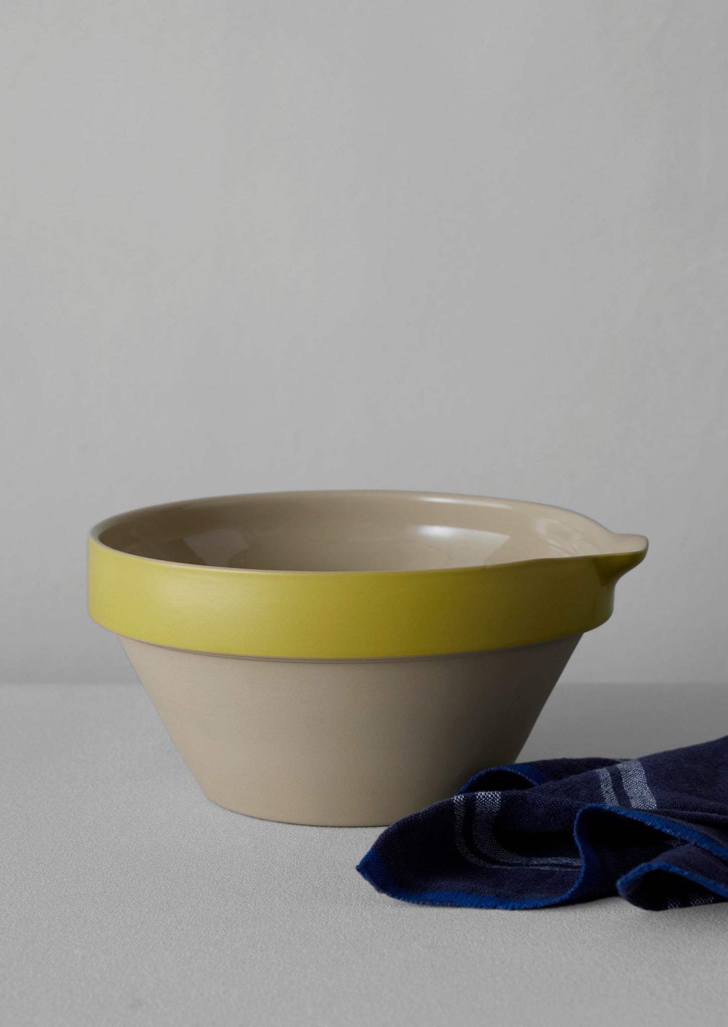 Stoneware Pouring Bowl | Citron