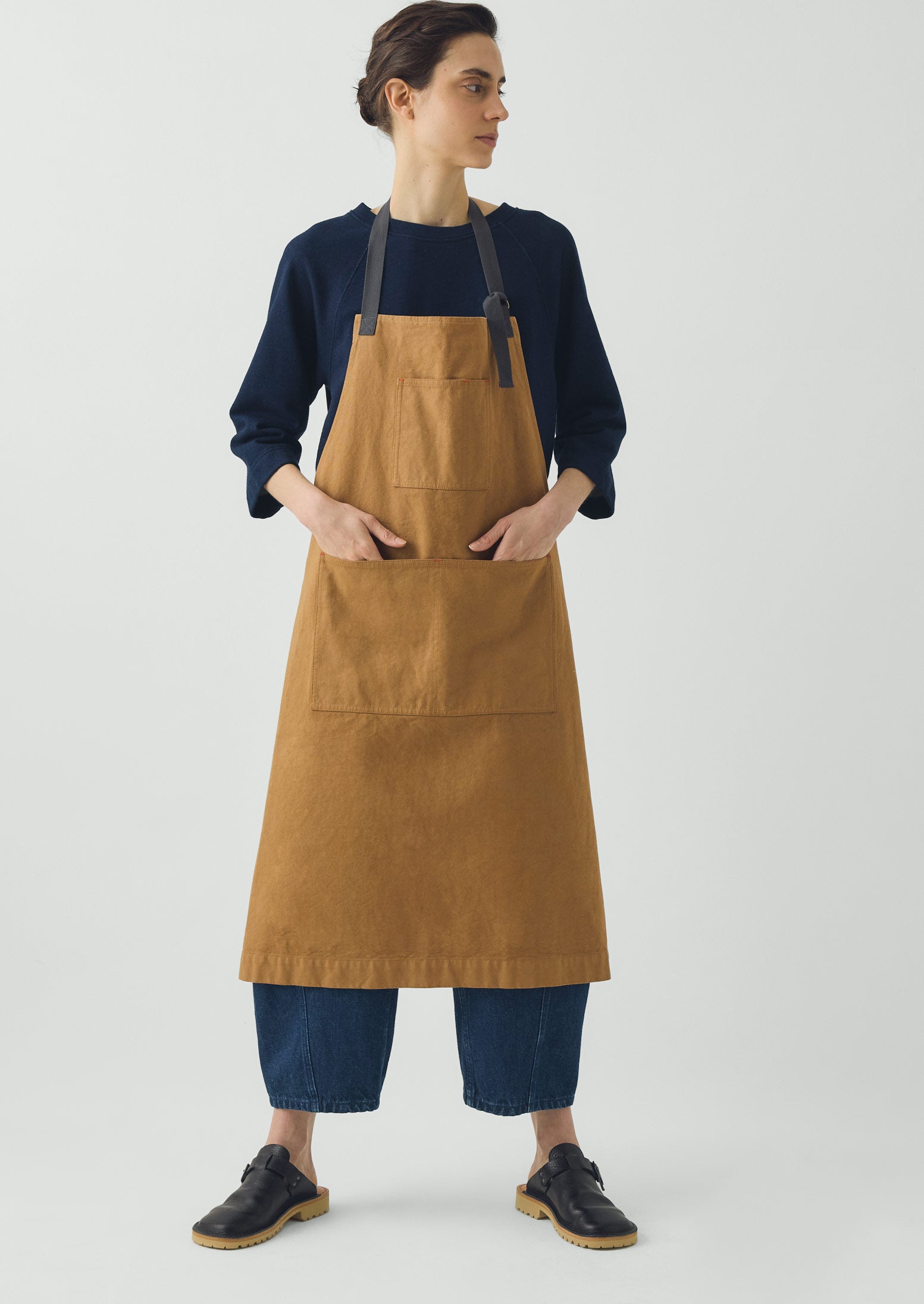 トップス papier Apron brown Cotton Canvas Project Apron | Brown Ochre | TOAST