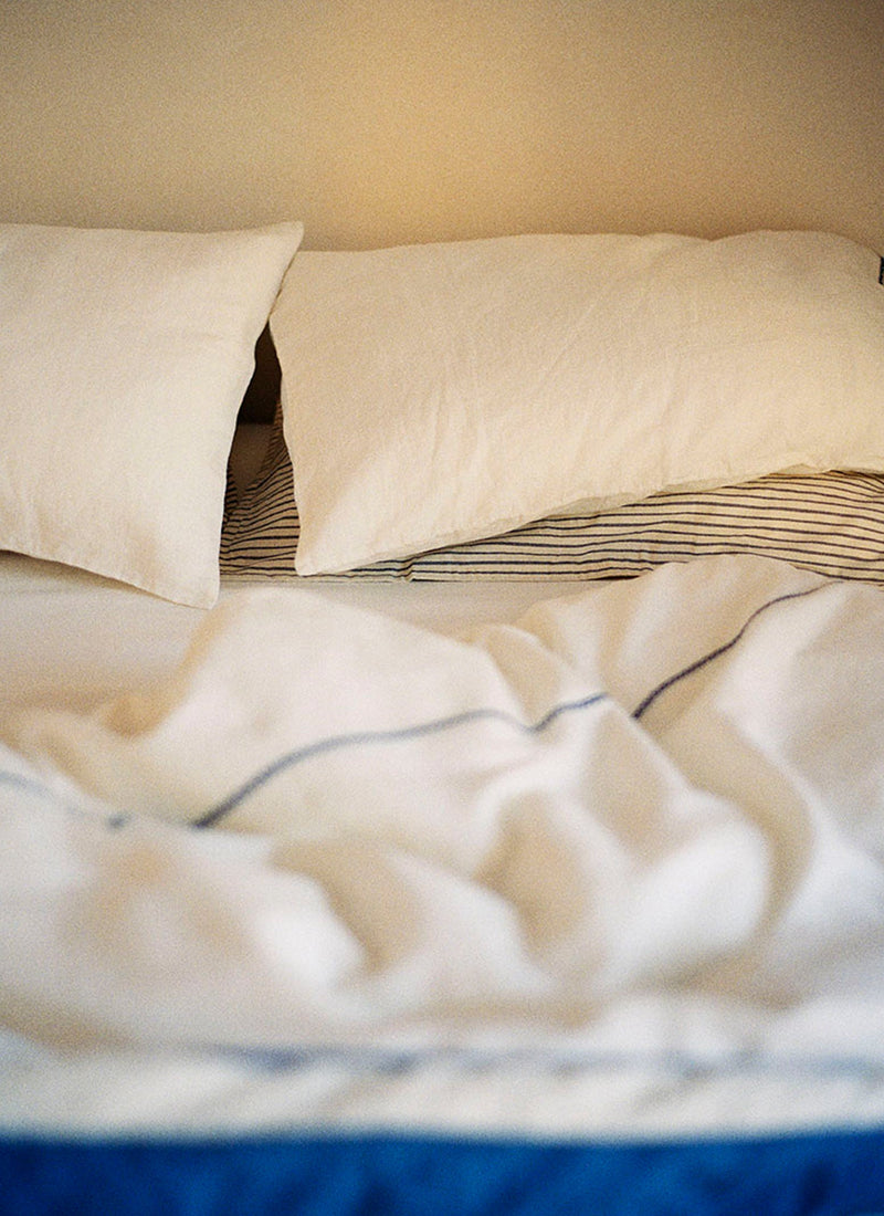 Bud Embroidered Pillowcase Set | Ivory/Delft Blue