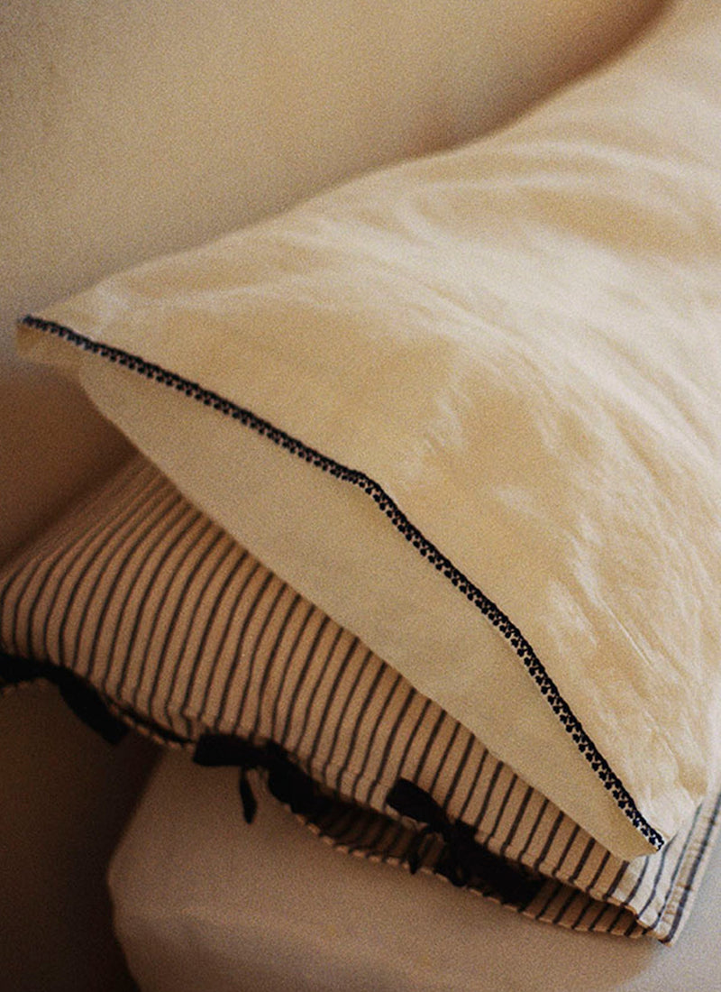 Bud Embroidered Pillowcase Set | Ivory/Delft Blue
