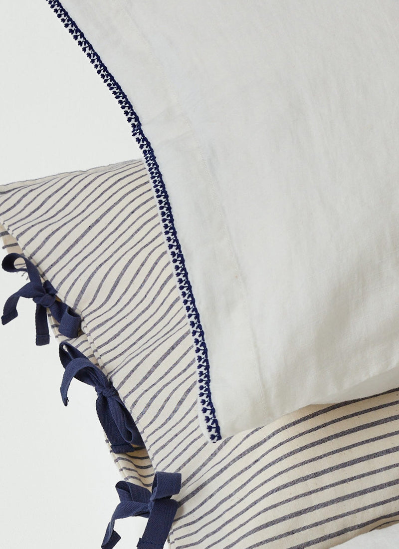 Bud Embroidered Pillowcase Set | Ivory/Delft Blue