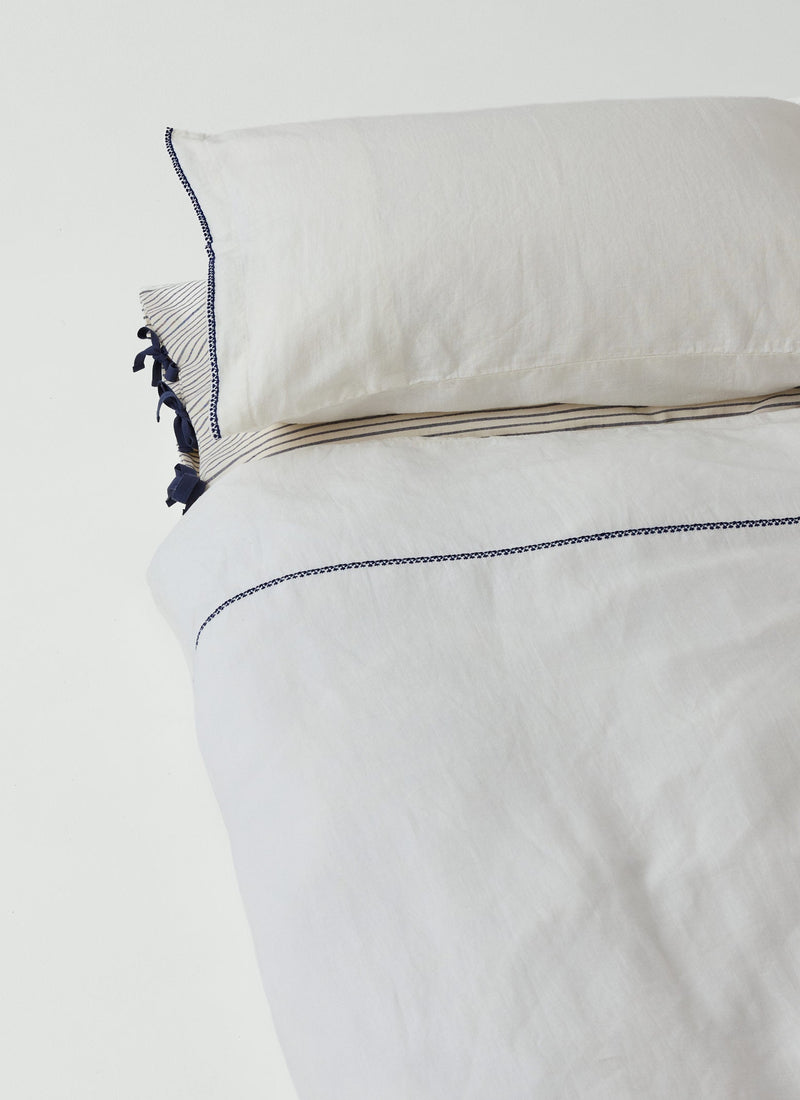 Bud Embroidered Duvet Cover | Ivory/Delft Blue