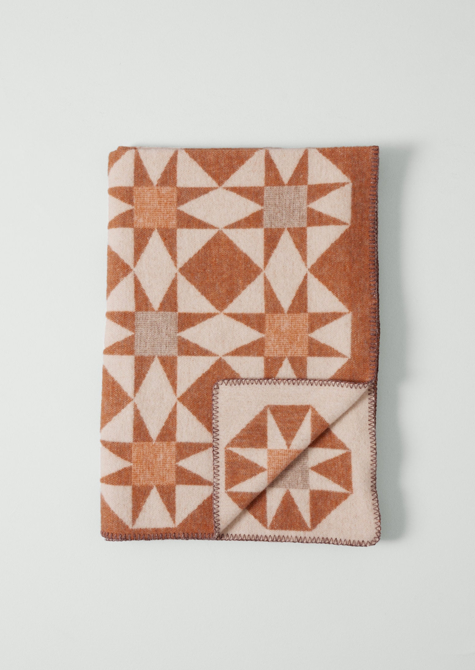 NEW GRAIN star guilt-ruby blanket