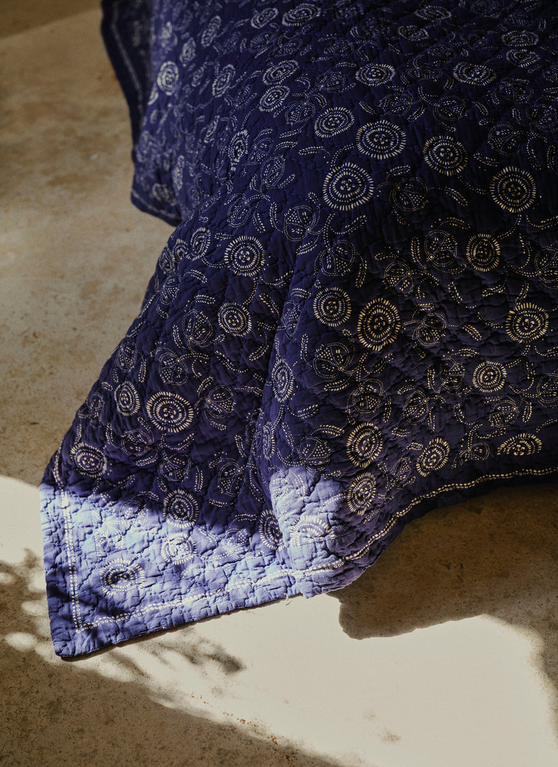 Pomegranate Print Quilt | Indigo Blue/Ecru