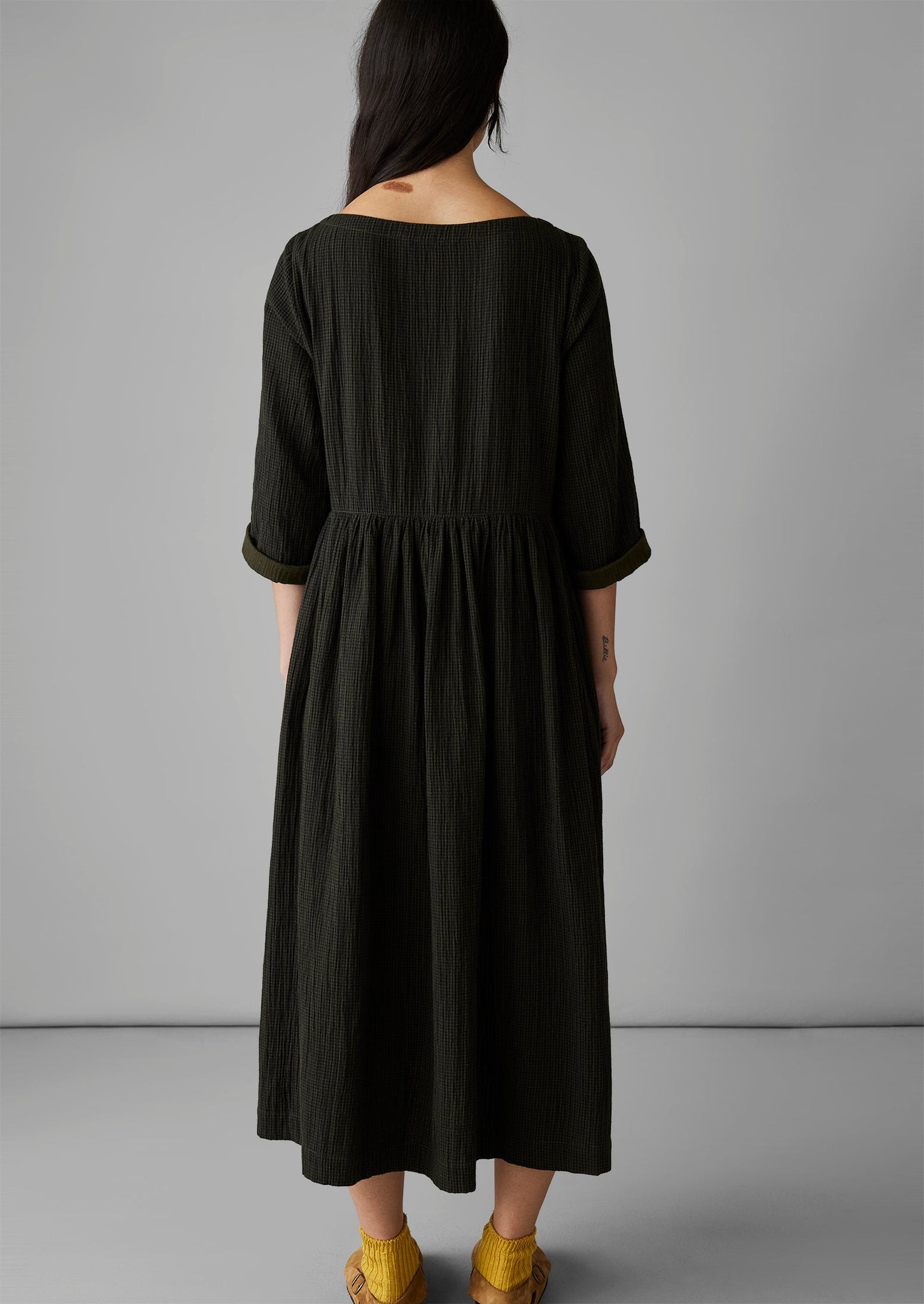 Freya Crinkle Organic Cotton Dress | Darkest Olive