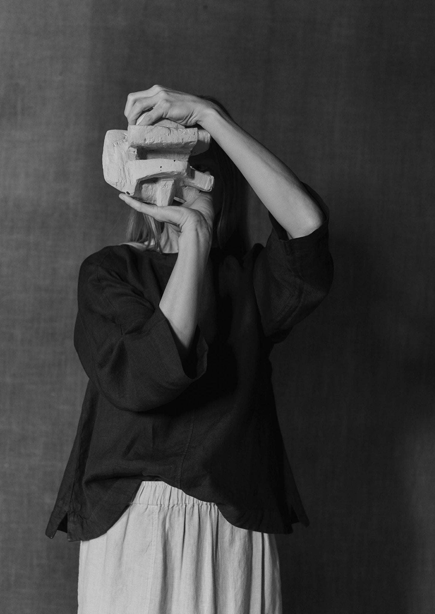 Garment Dyed Linen Top | Black Pepper