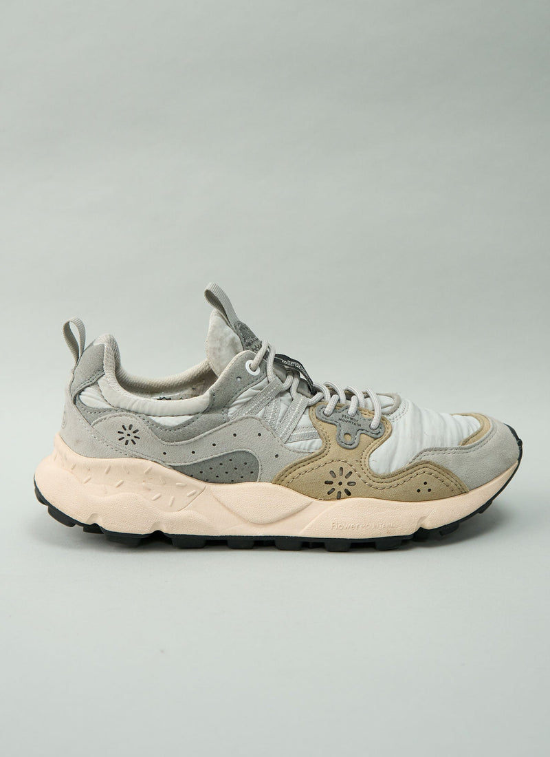 Reworn Flower Mountain Sneakers Size 41 (702) | Light Grey