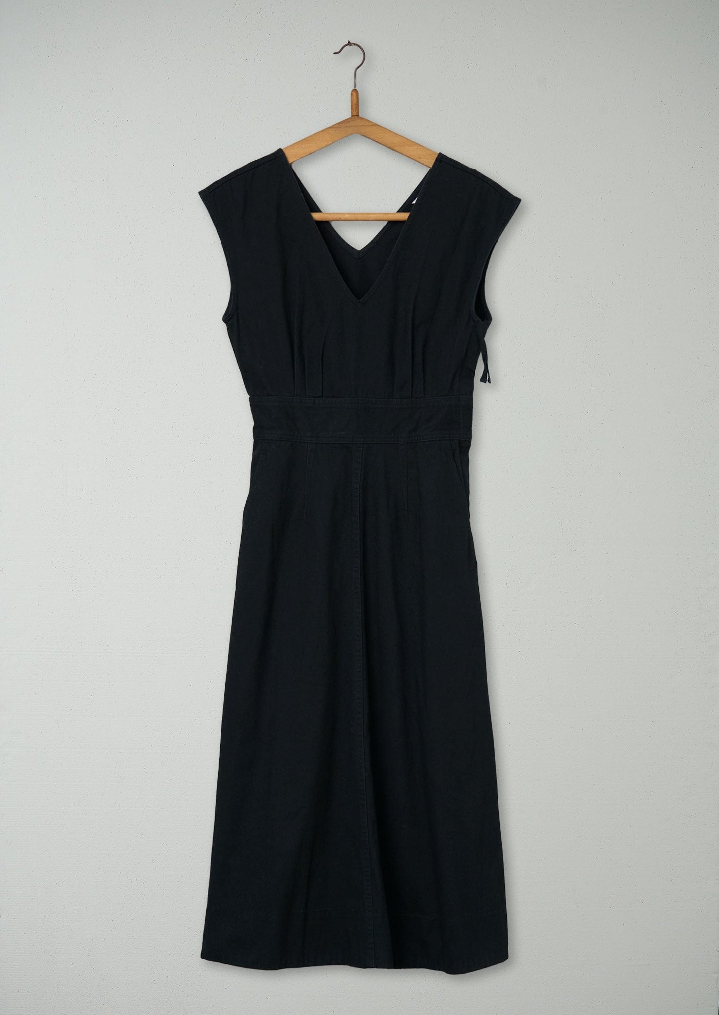 Reworn Brushed Sateen V Neck Dress Size 6 (943) | Soft Black