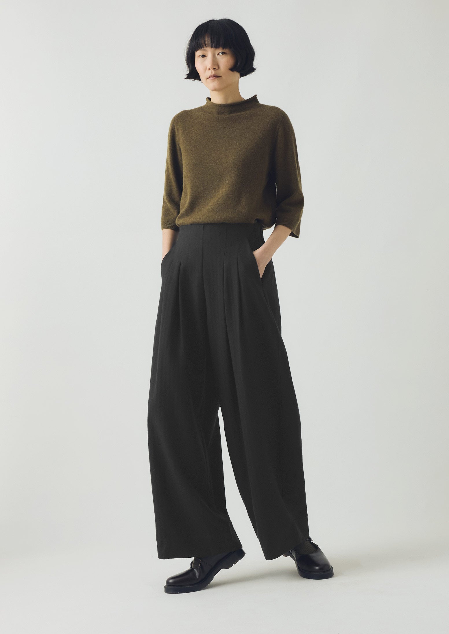 パンツ Cornie WORSTED WOOL WIDE SLACKS BLACK Corinne Wool Cotton Herringbone Wide Leg Pants | Black | TOAST