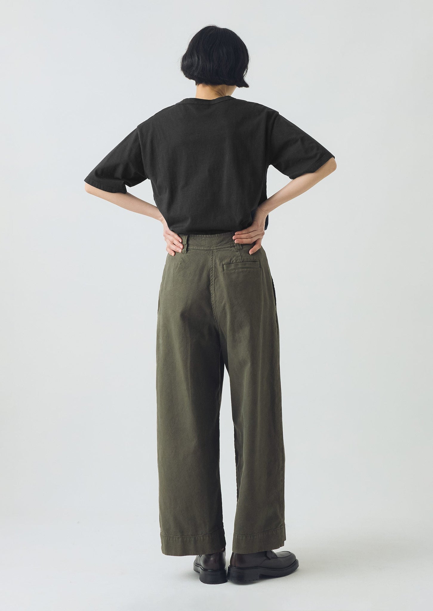 Cotton Canvas Pleat Front Pants | Dark Olive